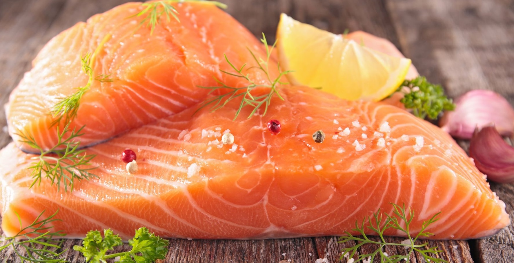 Cá hồi cầu vồng giàu vitamin B12 và axit béo omega-3