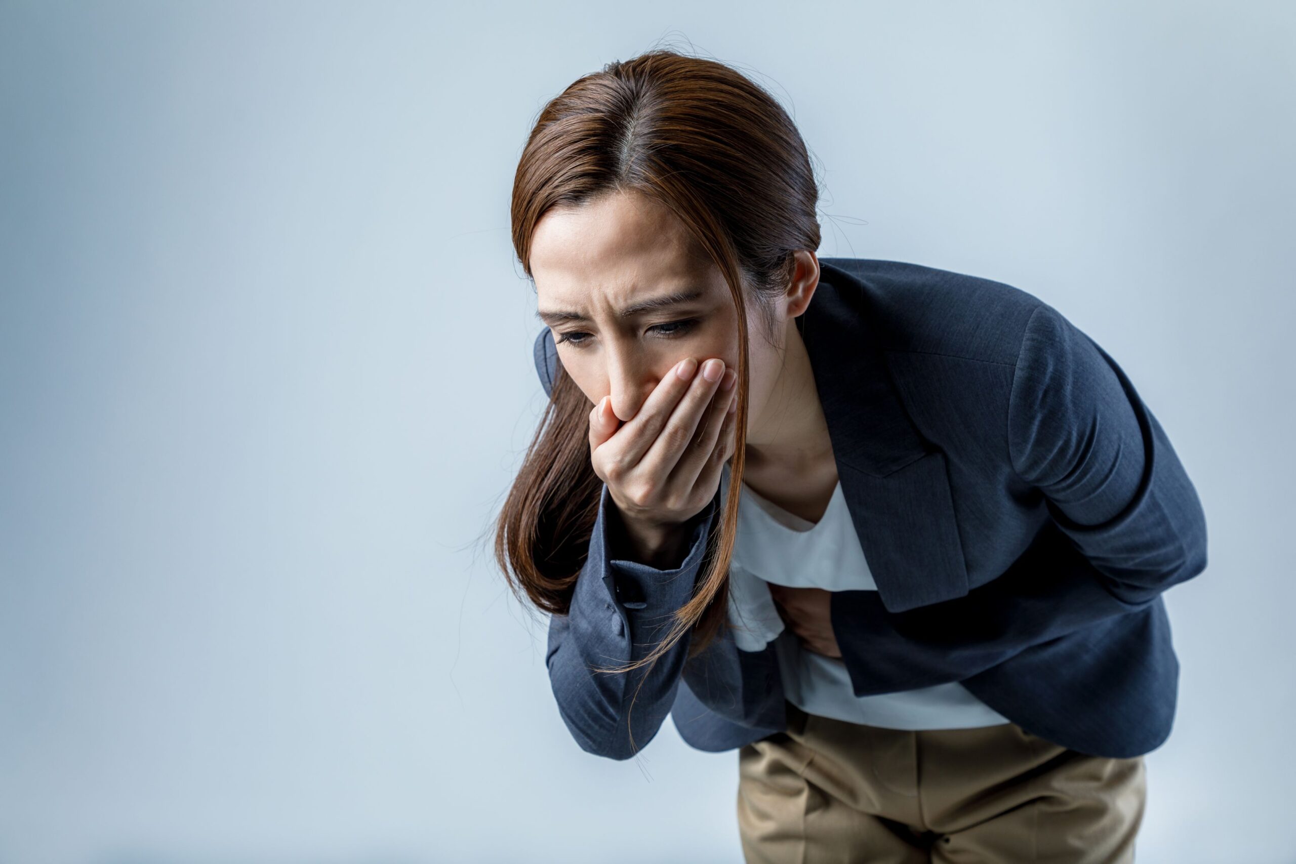 Gây nôn là biện pháp đầu tiên cần làm để tống toàn bộ thức ăn nhiễm độc ra khỏi dạ dày Gây nôn là biện pháp đầu tiên cần làm để tống toàn bộ thức ăn nhiễm độc ra khỏi dạ dày