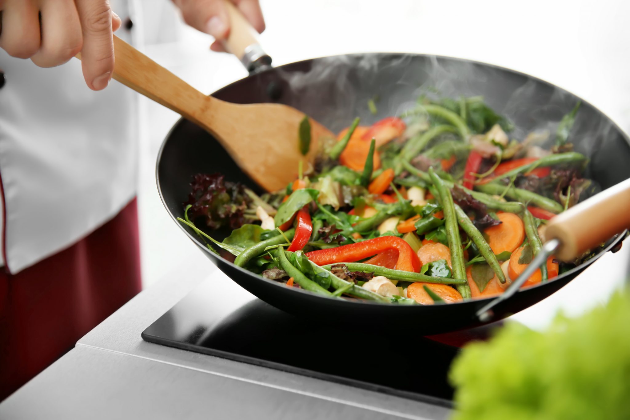 Cần nấu chín thức ăn trước khi ăn để đảm bảo an toàn cho sức khỏe