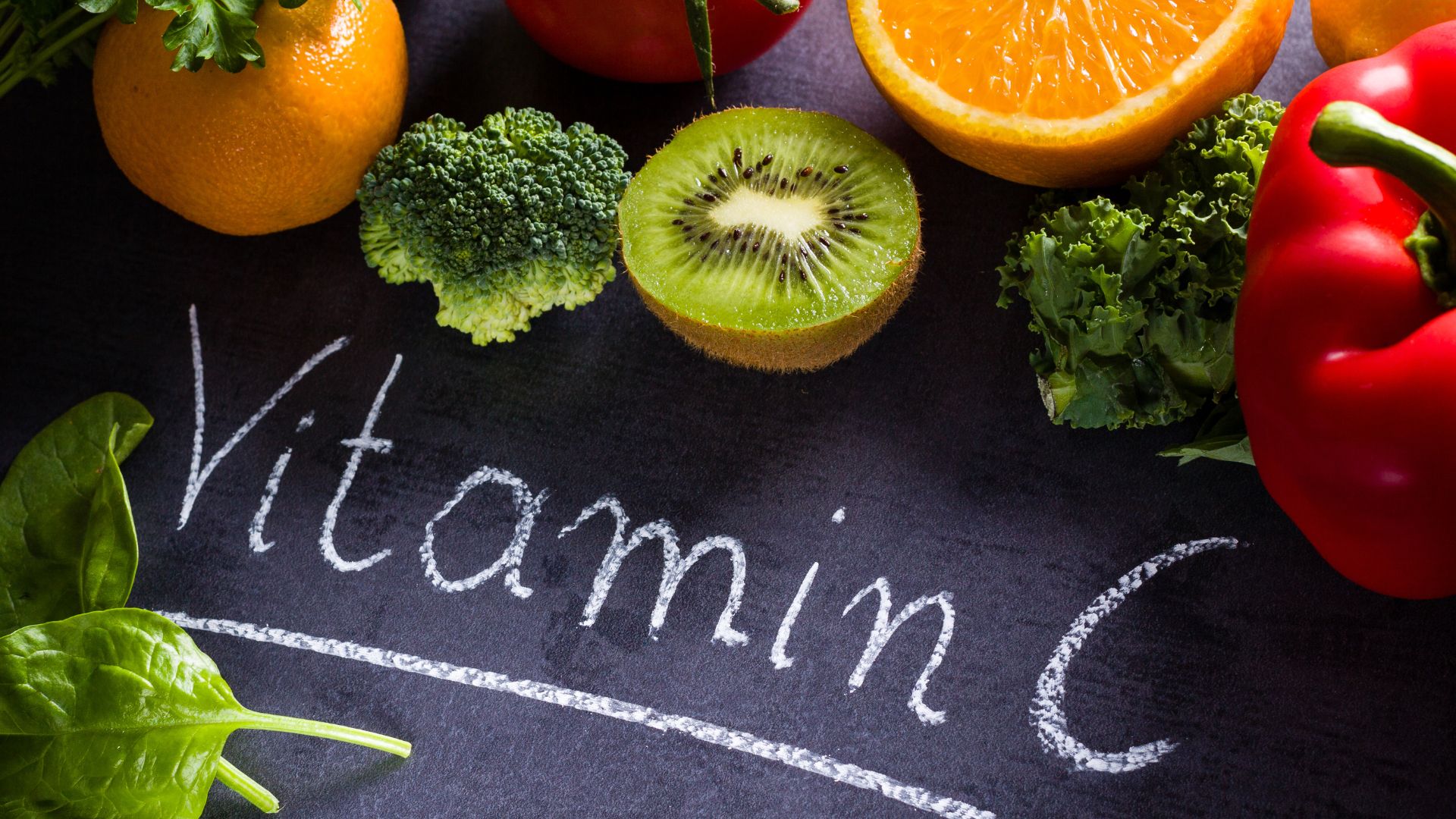 Vitamin C là vi chất vô cùng quan trọng với cơ thể