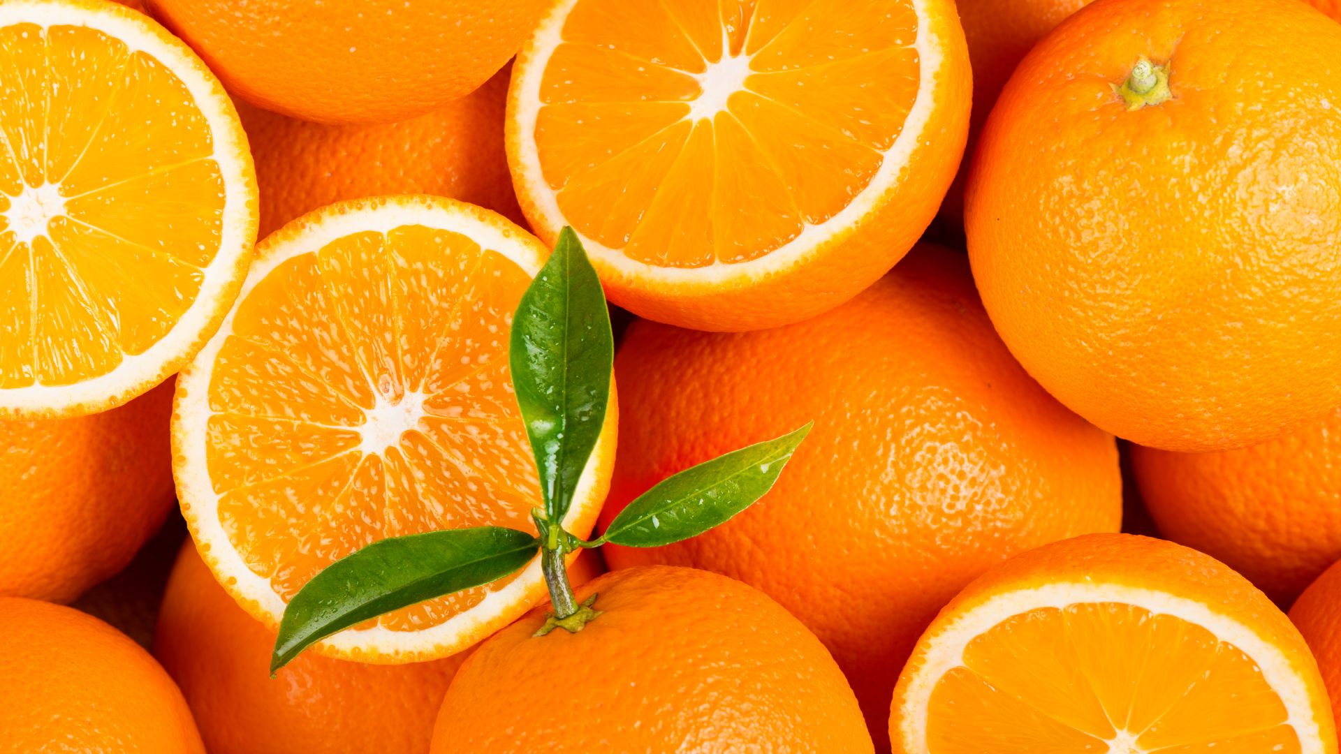 Thêm cam vào chế độ ăn hàng ngày để cung cấp đầy đủ vitamin C cho cơ thể