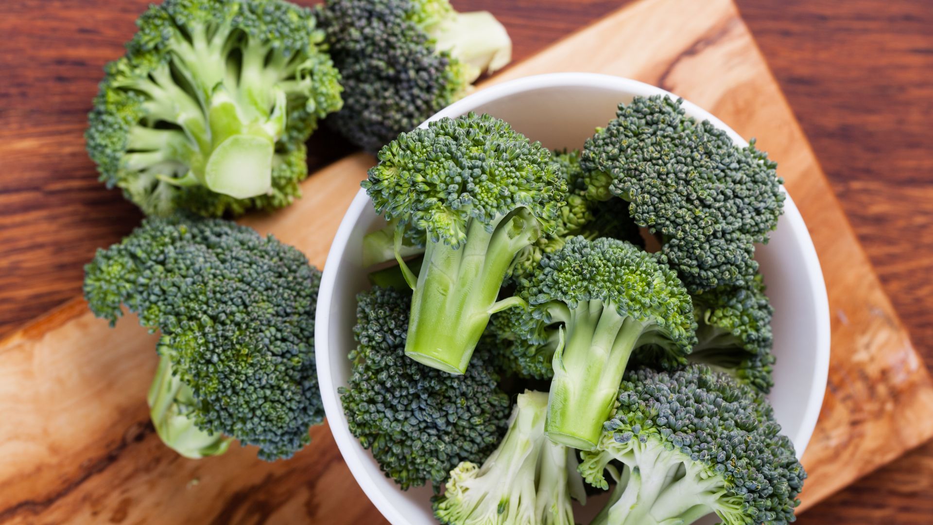 Bông cải xanh chứa nhiều chất dinh dưỡng bao gồm vitamin K.