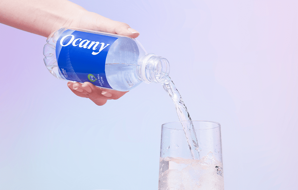 Hãy nhớ uống ít nhất 2 lít nước mỗi ngày để không lo ăn mận có nổi mụn không