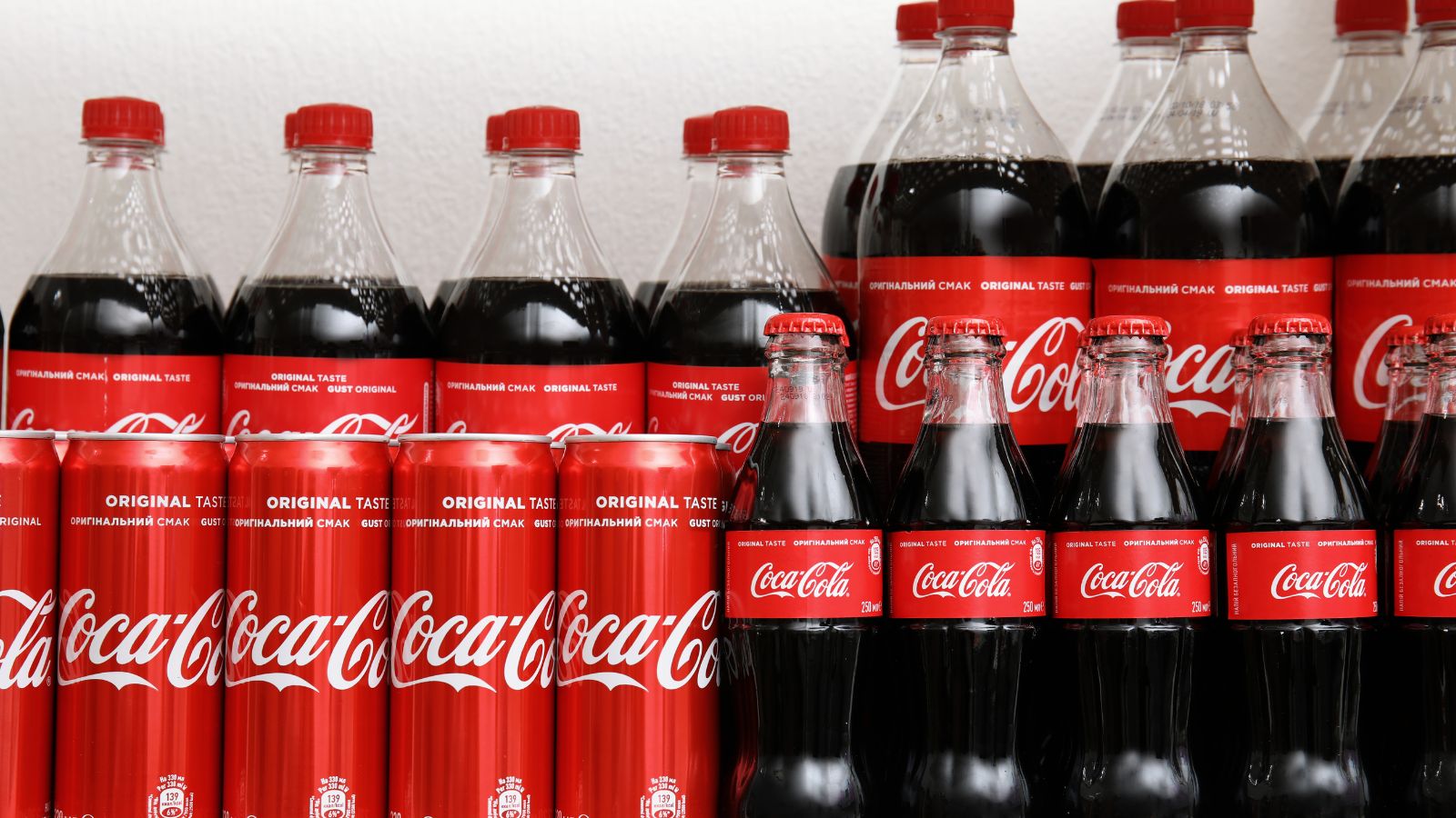Coca chứa nhiều đường có thể gây tăng cân, tăng nguy cơ mắc bệnh tiểu đường và tim mạch.