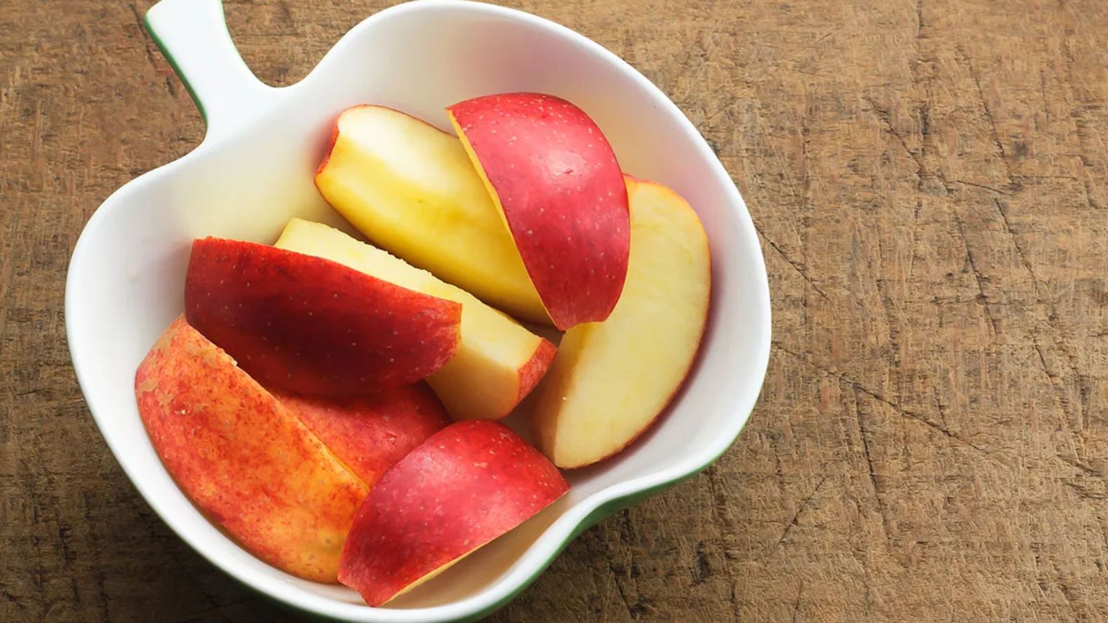 Ăn táo sau khi ăn bữa sáng khoảng 1 tiếng để giảm cân