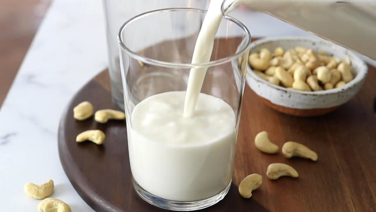 Vitamin K trong sữa hạt hỗ trợ quá trình đông máu