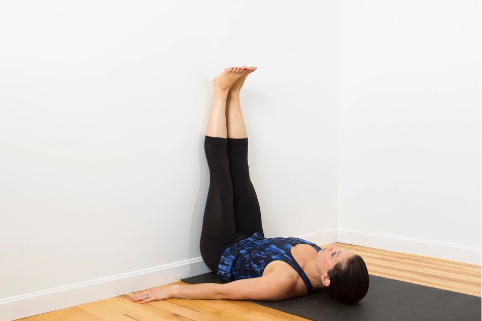 Wall legs up giúp giảm mỡ bụng, mỡ đùi hiệu quả