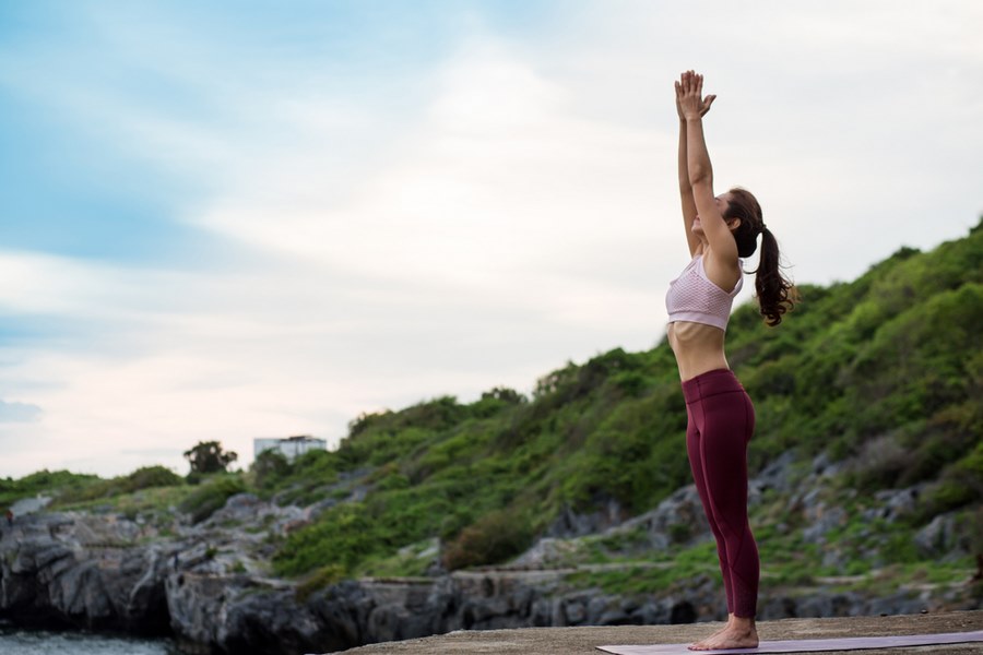 Tư thế trái núi là bài tập yoga giúp phát triển chiều cao