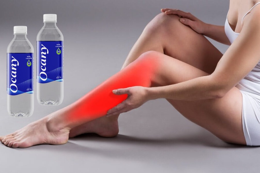 Uống nhiều nước để phòng ngừa bị chuột rút