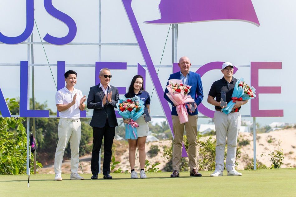 Bà Lâm Cao Nhã Kỳ - Giám đốc Phát triển Kinh doanh Ocany Việt Nam (giữa)