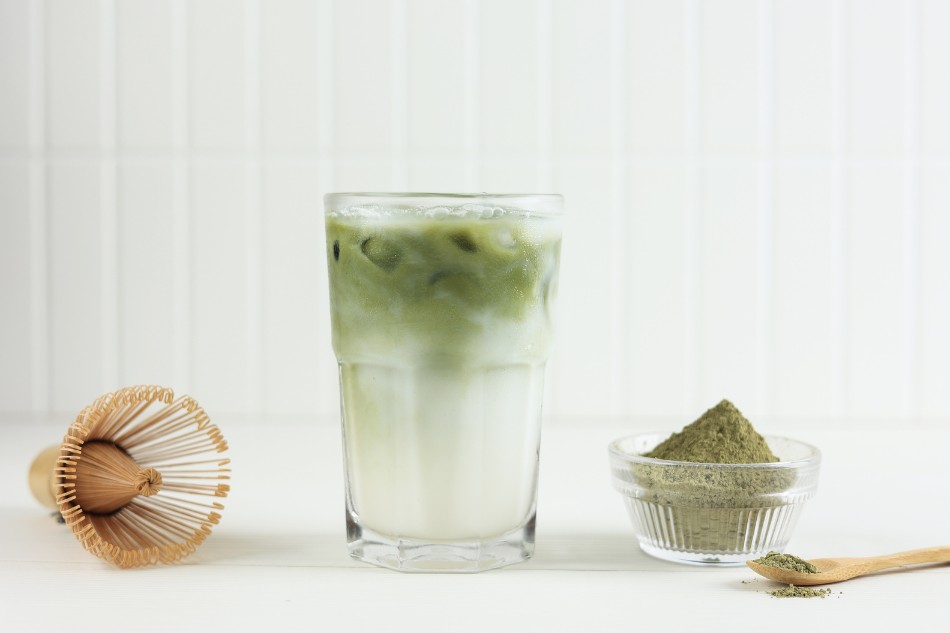 Trung bình một ly Matcha Latte có thể chứa 180 đến hơn 350 calo Trung bình một ly Matcha Latte có thể chứa 180 đến hơn 350 calo