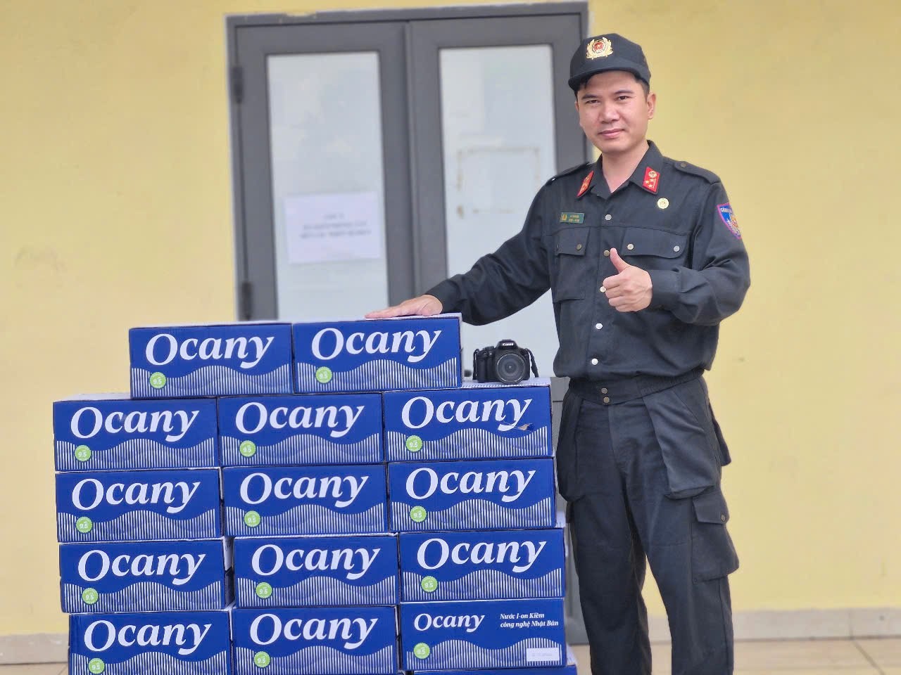 ocany tang 50 thung nuoc cuc canh sat co dong 3